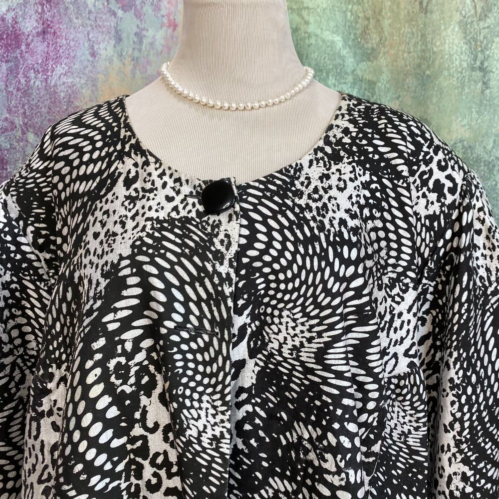 ๐Maggie Barnes Stylish one Button Jacket - Picture 3 of 14